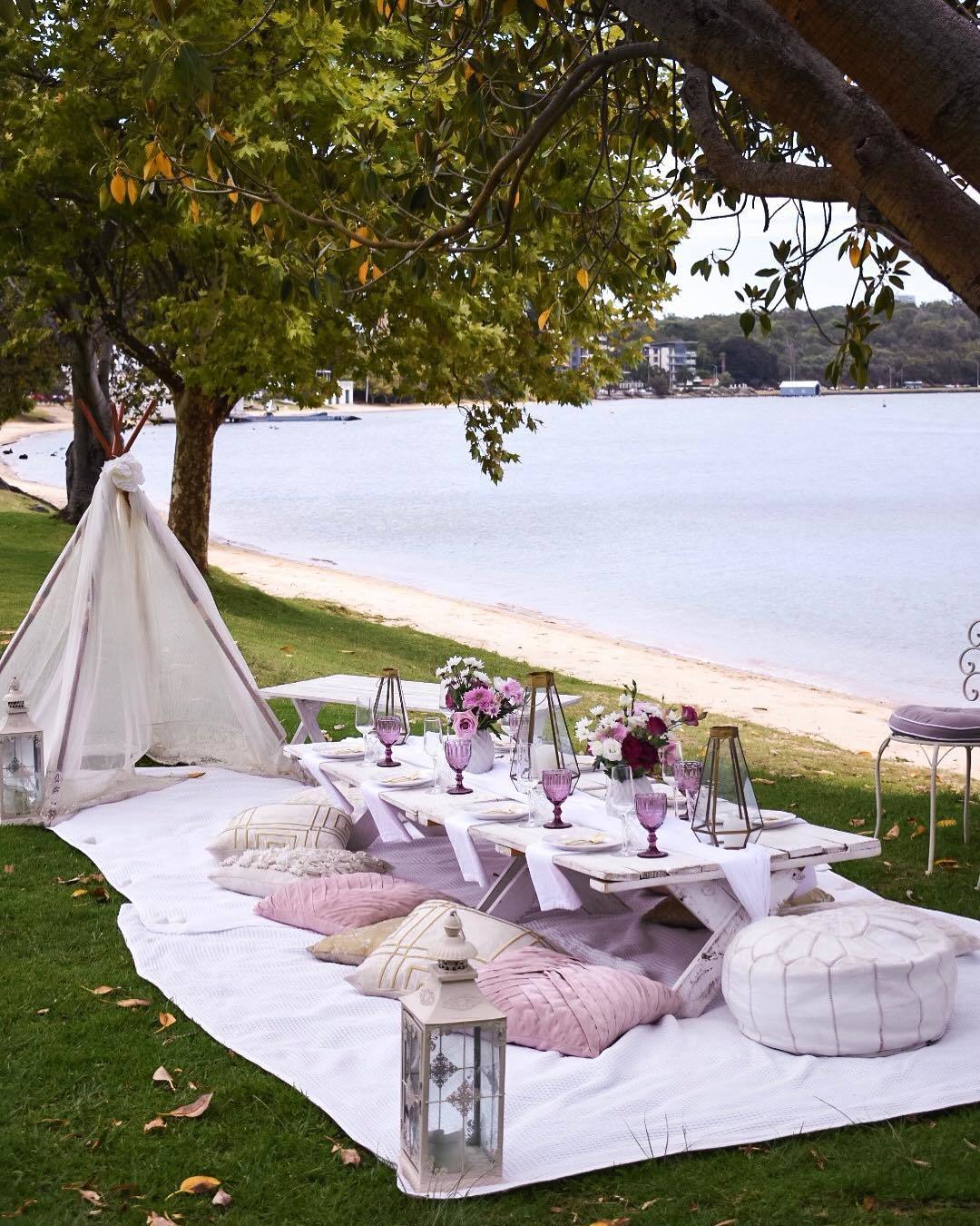 Lace Petals and Hearts WedSites